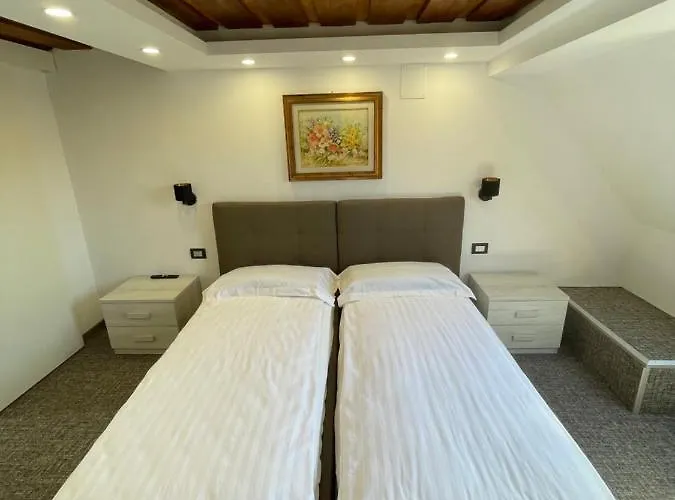 Quattro Ducati 住宿加早餐酒店 特克下的基希海姆